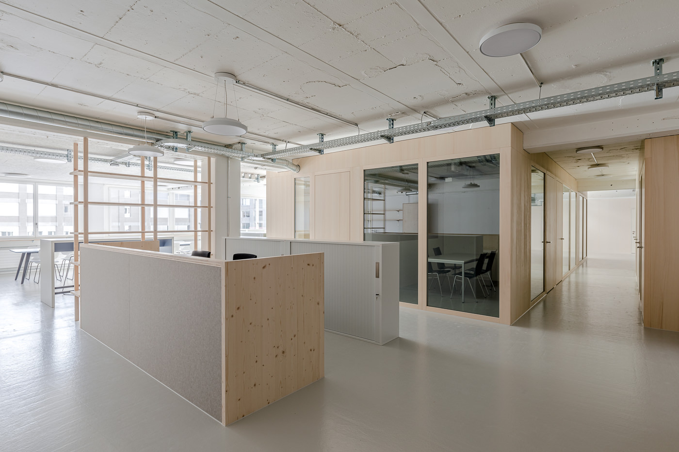 buan architekten - Bueroausbau Emmenbruecke - Eingang, Empfang und Sitzungszimmer