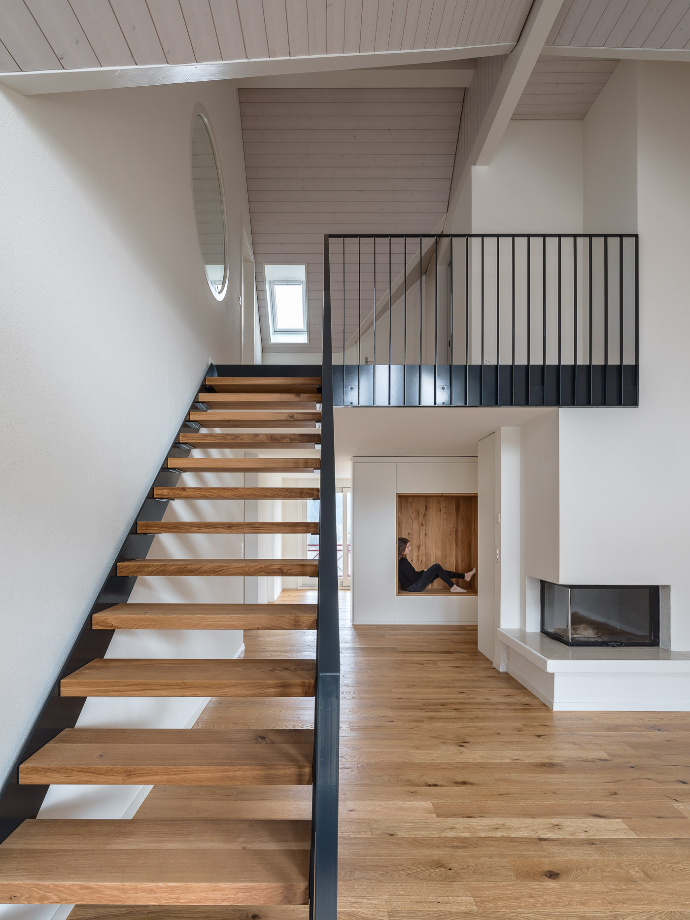 buan architekten – Umbau Attikawohnung Willisau – Foto – Treppe